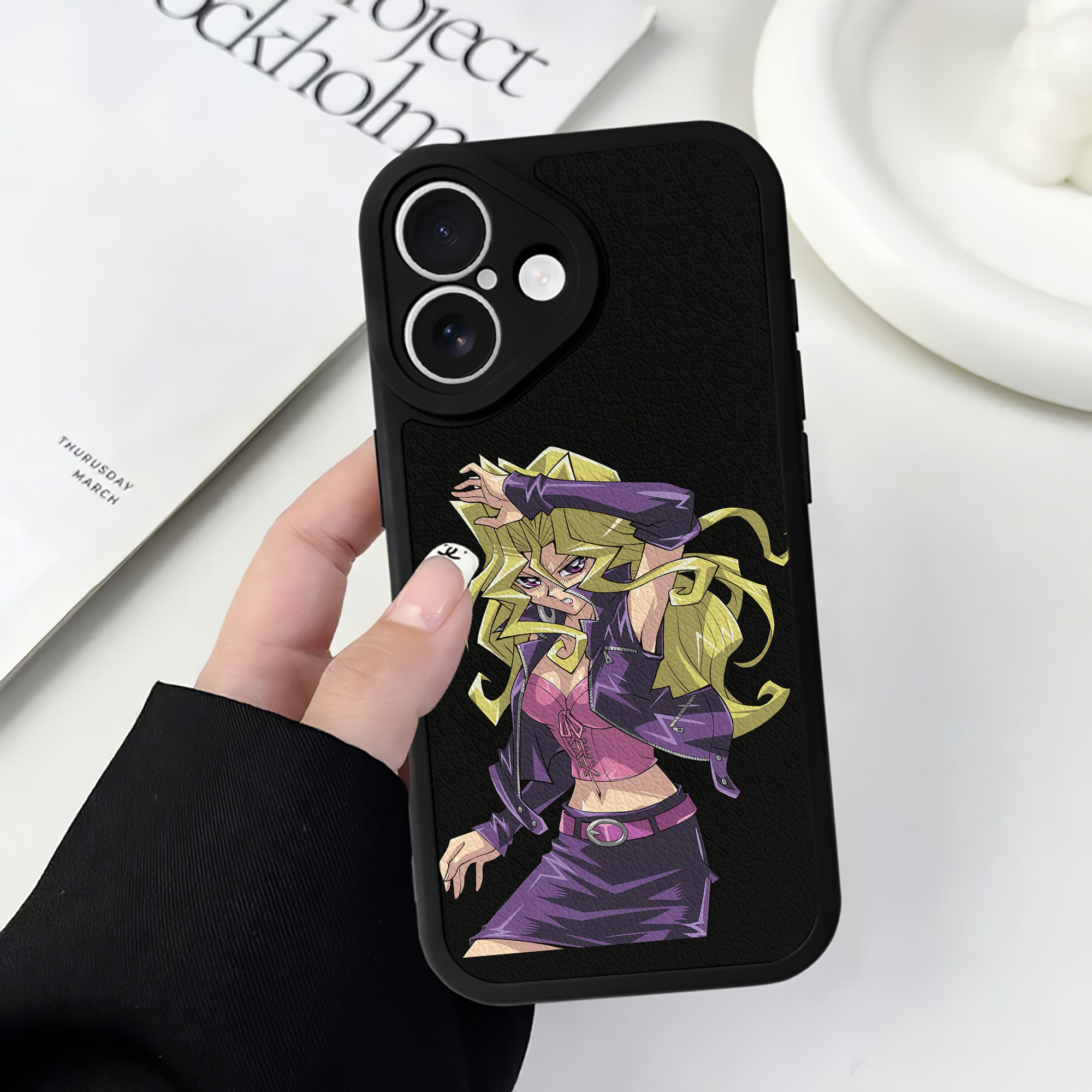 （画像用） 遊☆戯☆王 Yu-Gi-Oh! 【iPhone 16シリーズ対応】シリコンスマホケース（レザー調） 材質：シリコン